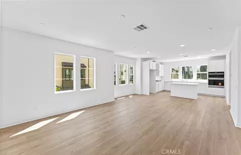Living - 108 Pickwick Lane Ct, Burbank, CA 91506 photo 1 of 6