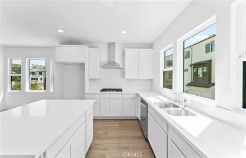 Kitchen - 108 Pickwick Lane Ct, Burbank, CA 91506 photo 2 of 3