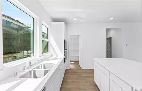 Entry Way - 108 Pickwick Lane Ct, Burbank, CA 91506 photo 5 of 6