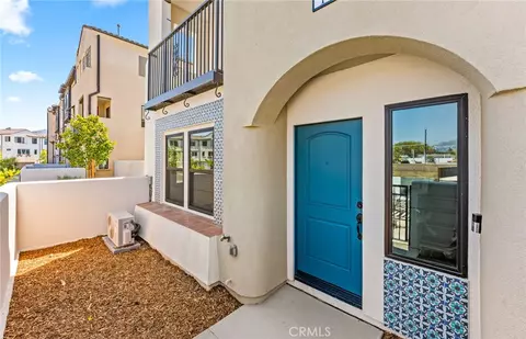 Exterior - 108 Pickwick Lane Ct, Burbank, CA 91506 photo 2 of 3