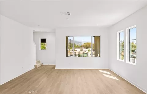 Living - 108 Pickwick Lane Ct, Burbank, CA 91506 photo 5 of 6