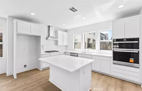 Kitchen - 108 Pickwick Lane Ct, Burbank, CA 91506 photo 1 of 3