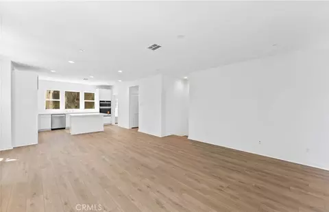 Living - 108 Pickwick Lane Ct, Burbank, CA 91506 photo 2 of 6