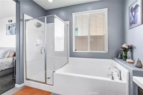 Bath - 1619 Velum Ct, Beaumont, CA 92223 photo 2 of 3