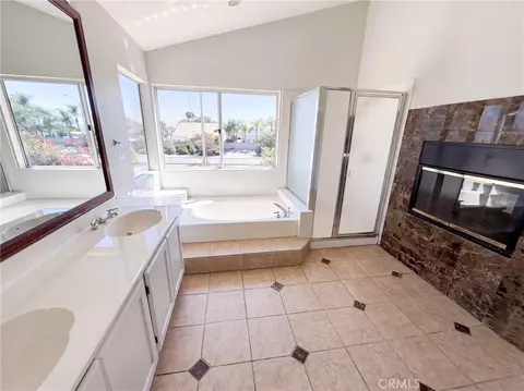 Bath - 8932 Mesa Oak, Riverside, CA 92508 photo 2 of 4