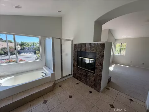 Bath - 8932 Mesa Oak, Riverside, CA 92508 photo 3 of 4