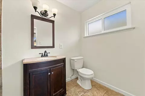 Bath - 6267 Sheridan Ct, Riverside, CA 92504 photo 3 of 4