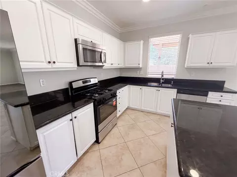 Kitchen - 29495 Glenhurst, Menifee, CA 92584 photo 3 of 4