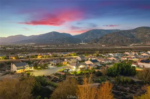 5591 N Pinnacle Ln, San Bernardino, CA 92407