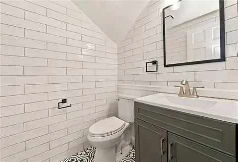Bath - 9140 Owari Ln, Riverside, CA 92508 photo 4 of 4