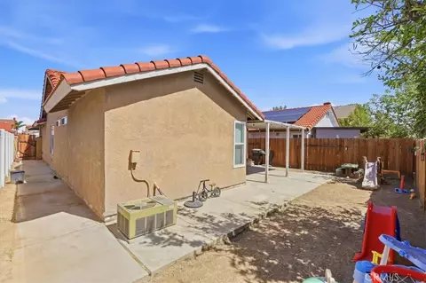 Exterior - 145 Appletree Dr, Perris, CA 92571 photo 6 of 11