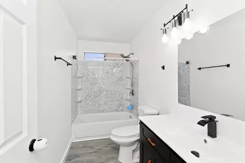 Bath - 145 Appletree Dr, Perris, CA 92571 photo 3 of 3