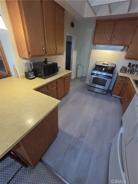 Kitchen - 6825 Glacier Dr, Riverside, CA 92506 photo 2 of 5