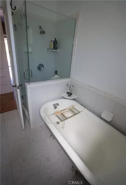 Bath - 6825 Glacier Dr, Riverside, CA 92506 photo 1 of 3