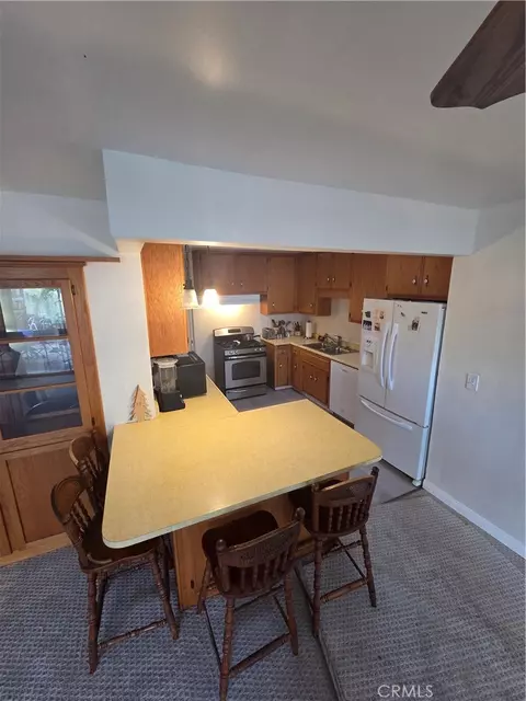 Kitchen - 6825 Glacier Dr, Riverside, CA 92506 photo 4 of 5
