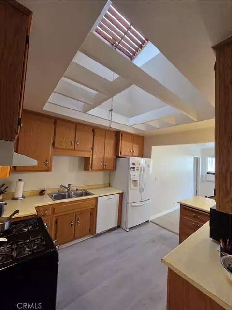 Kitchen - 6825 Glacier Dr, Riverside, CA 92506 photo 3 of 5