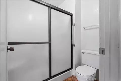 Bath - 1491 Cedarhill Dr, Riverside, CA 92507 photo 4 of 4