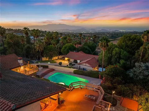 View/Area - 14560 Viewcrest, Riverside, CA 92504 photo 2 of 11