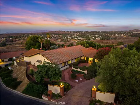 View/Area - 14560 Viewcrest, Riverside, CA 92504 photo 10 of 11