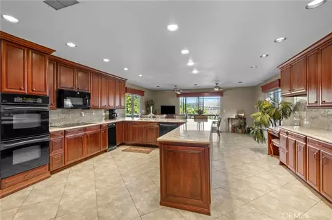 Kitchen - 14560 Viewcrest, Riverside, CA 92504 photo 1 of 6