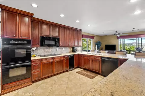 Kitchen - 14560 Viewcrest, Riverside, CA 92504 photo 4 of 6