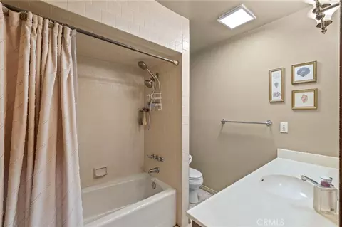 Bath - 14560 Viewcrest, Riverside, CA 92504 photo 3 of 5