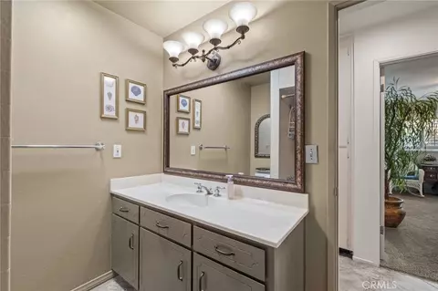 Bath - 14560 Viewcrest, Riverside, CA 92504 photo 4 of 5