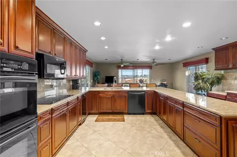 Kitchen - 14560 Viewcrest, Riverside, CA 92504 photo 3 of 6