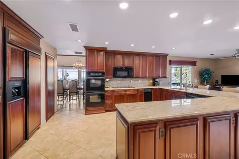 Kitchen - 14560 Viewcrest, Riverside, CA 92504 photo 2 of 6