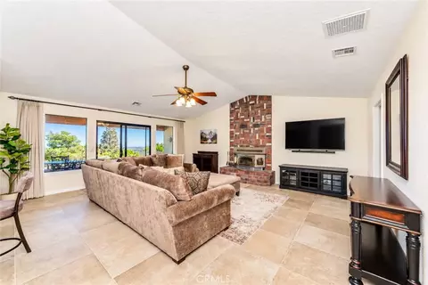 Living - 150 Smoke Tree Rd, Pinon Hills, CA 92372 photo 3 of 4