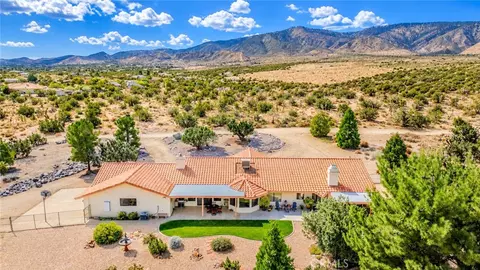 View/Area - 150 Smoke Tree Rd, Pinon Hills, CA 92372 photo 3 of 8