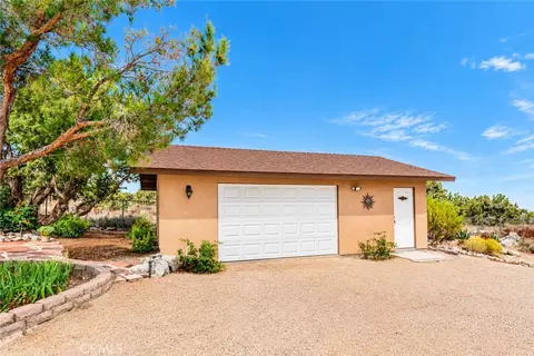 Exterior - 150 Smoke Tree Rd, Pinon Hills, CA 92372 photo 7 of 12