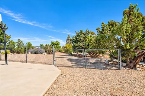 Exterior - 150 Smoke Tree Rd, Pinon Hills, CA 92372 photo 10 of 12