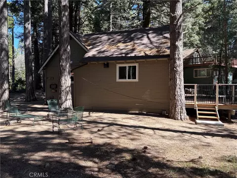 Exterior - 27917 Squirrel Ln, Lake Arrowhead, CA 92352 photo 7 of 11