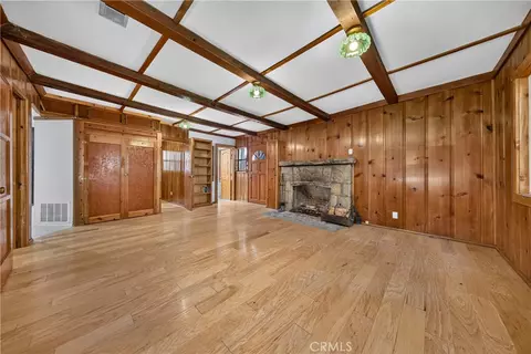 Living - 27917 Squirrel Ln, Lake Arrowhead, CA 92352 photo 3 of 4