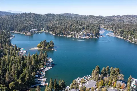 View/Area - 27917 Squirrel Ln, Lake Arrowhead, CA 92352 photo 3 of 5