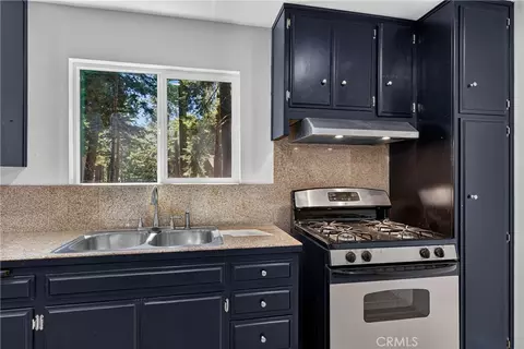 Kitchen - 27917 Squirrel Ln, Lake Arrowhead, CA 92352 photo 2 of 2
