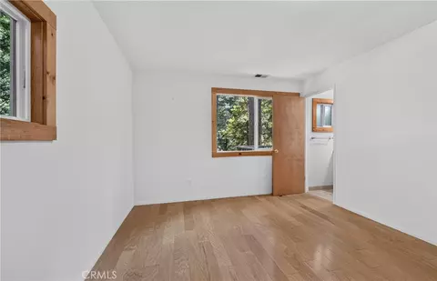 Bedroom - 27917 Squirrel Ln, Lake Arrowhead, CA 92352 photo 2 of 3