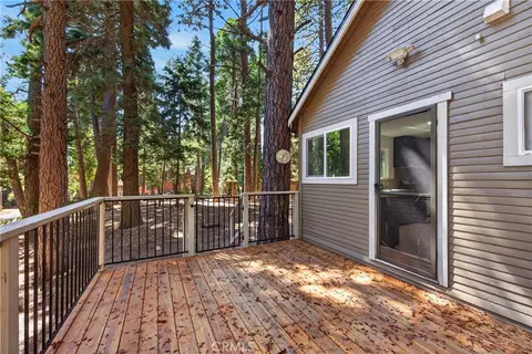 Exterior - 27917 Squirrel Ln, Lake Arrowhead, CA 92352 photo 2 of 11