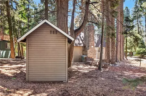 Exterior - 27917 Squirrel Ln, Lake Arrowhead, CA 92352 photo 5 of 11