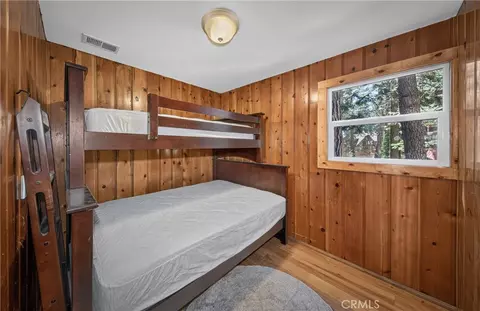 Bedroom - 27917 Squirrel Ln, Lake Arrowhead, CA 92352 photo 3 of 3