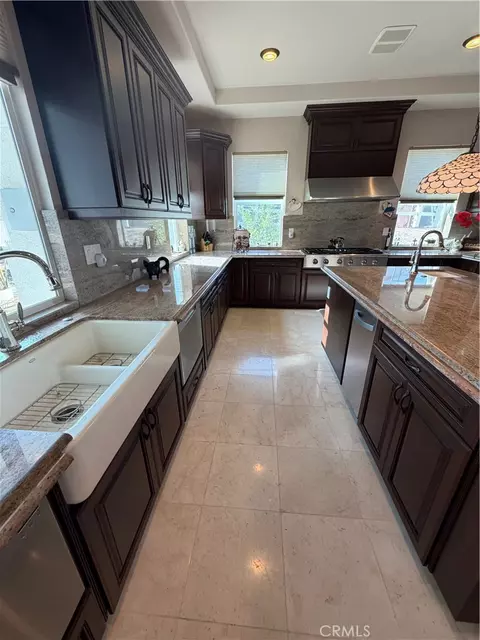 Kitchen - 18268 Hollowtree Ln, Riverside, CA 92504 photo 3 of 5