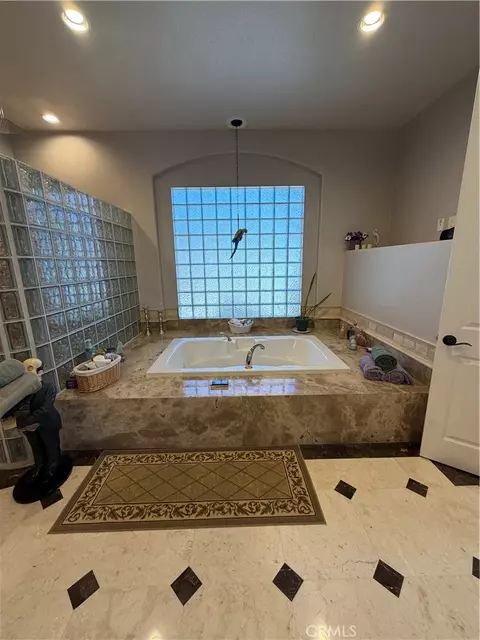Bath - 18268 Hollowtree Ln, Riverside, CA 92504 photo 6 of 7