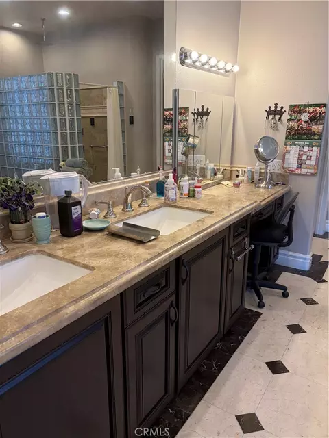 Bath - 18268 Hollowtree Ln, Riverside, CA 92504 photo 5 of 7