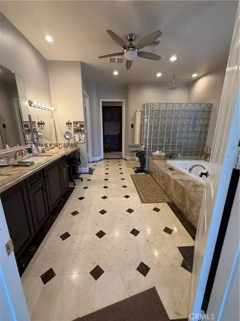 Bath - 18268 Hollowtree Ln, Riverside, CA 92504 photo 3 of 7