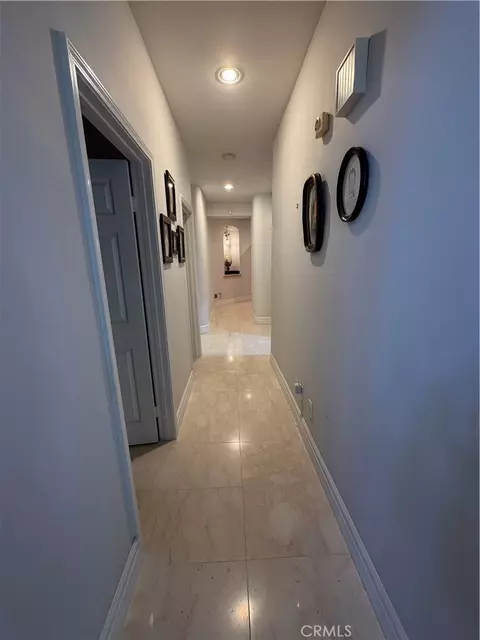 Entry Way - 18268 Hollowtree Ln, Riverside, CA 92504 photo 3 of 4