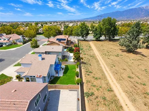 View/Area - 14842 Fox Ridge Dr, Fontana, CA 92336 photo 4 of 14