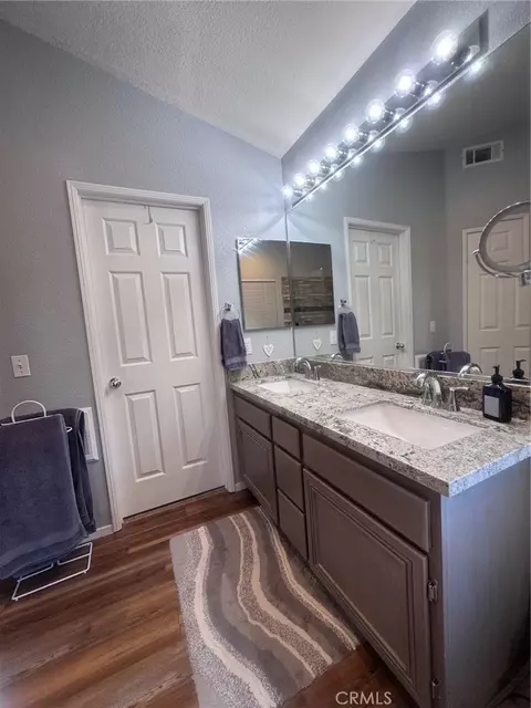 Bath - 14842 Fox Ridge Dr, Fontana, CA 92336 photo 3 of 7