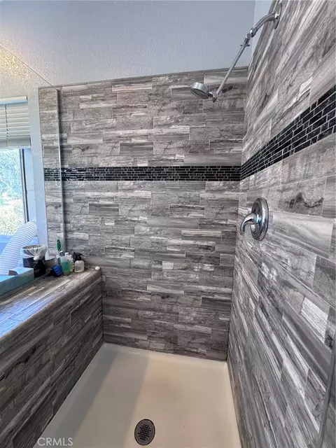 Bath - 14842 Fox Ridge Dr, Fontana, CA 92336 photo 5 of 7
