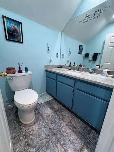Bath - 14842 Fox Ridge Dr, Fontana, CA 92336 photo 1 of 7